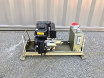 Motor, tank og hydraulikkslanger til Tømmerhenger
